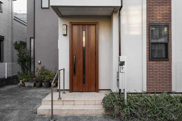 Da li su nova sigurnosna ulazna vrata dobra investicija za vaš dom